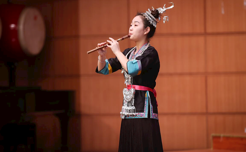 侗笛独奏(侗族)《美丽侗寨》侗笛独奏(侗族)《美丽侗寨》全体合影留念